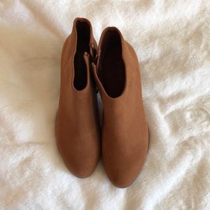 Chestnut booties